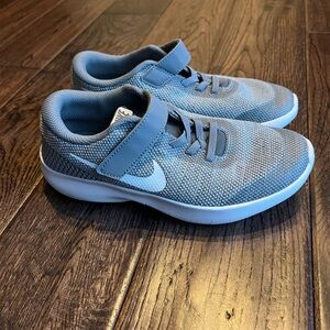 NWOT Nike boys sneakers